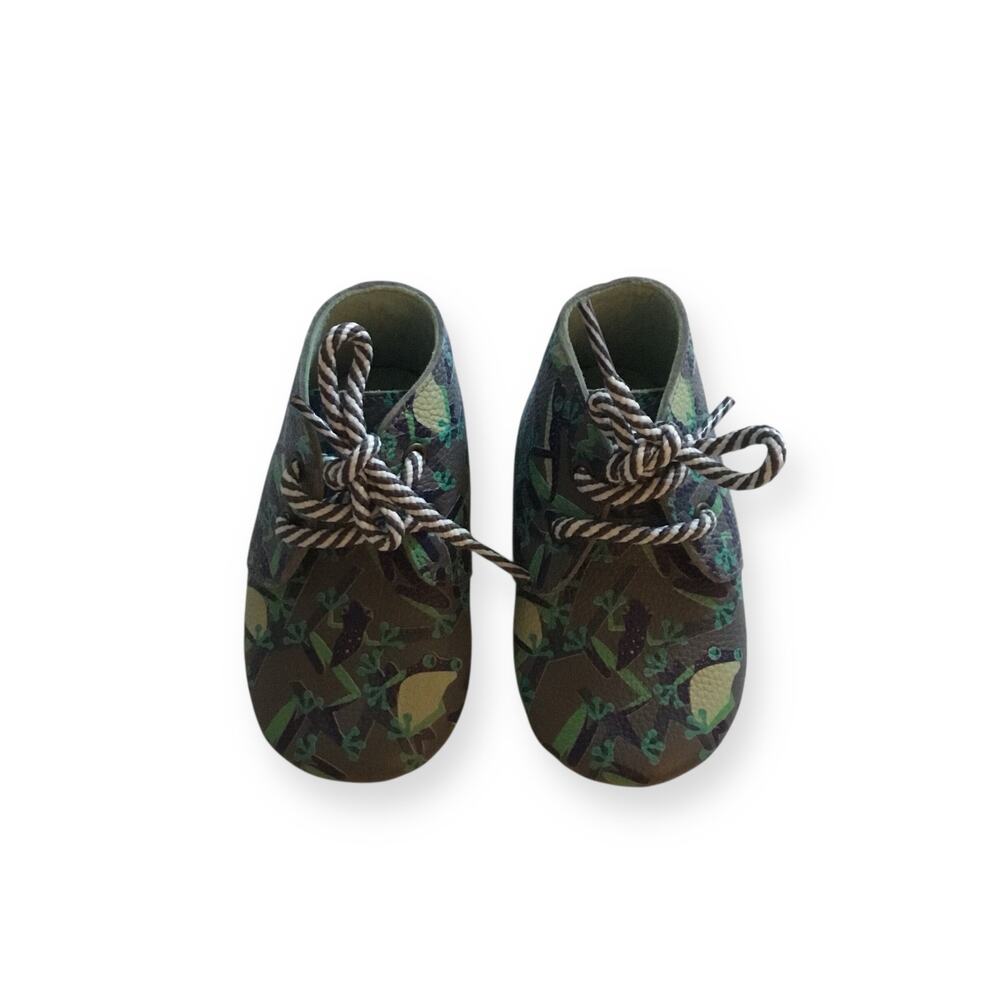 Poco Nido frog print leather booties